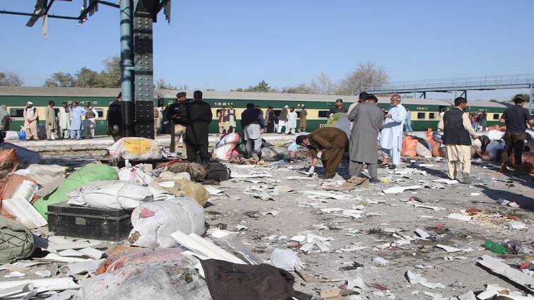 Suspected suicide bombing in Pakistan kills 14: Officials