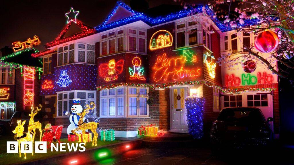 Noise and flashing lights - How to avoid Christmas rows with neighbours