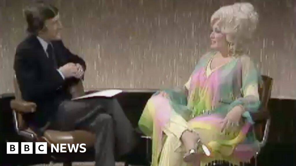 'We used flour for powder' - Dolly reflects on early life in 1979 BBC interview