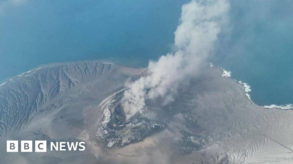 Volcano eruption triggers flight suspensions at Indonesia's main airport