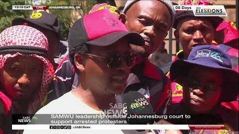 SAMWU leadership outside Johannesburg court to support arrested protesters