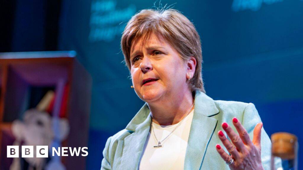 Sturgeon wishes she had not kept Murrell on as SNP chief executive