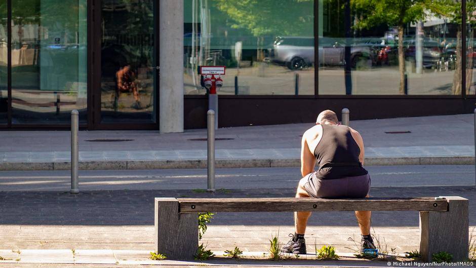 Unseasonal May heat wave grips western Europe