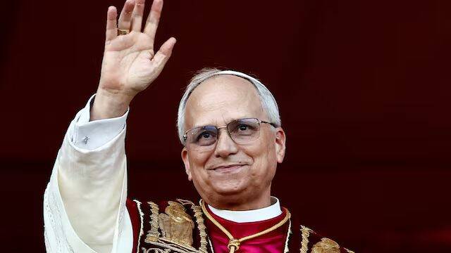 Pope urges leaders to temper divisions at start of Spain trip