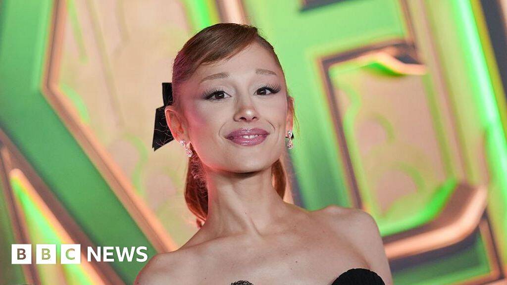 Man who grabbed Ariana Grande at premiere banned from Singapore