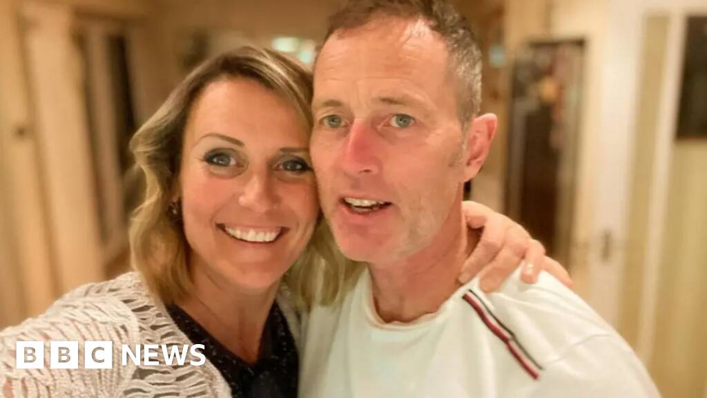 Son calls for Iran prisoner exchange for British pair