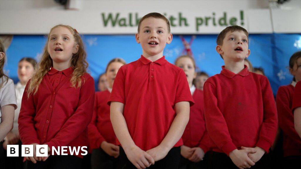 Singing at school shouldn't just be for Christmas, teachers say