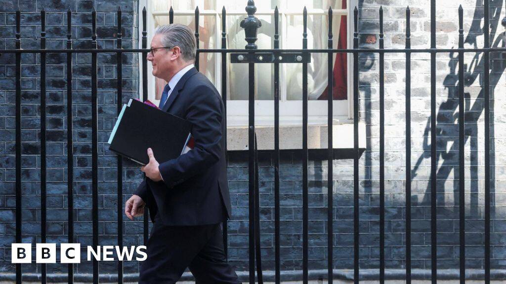 Another crunch moment for Starmer as he pleads with Labour MPs not to topple him