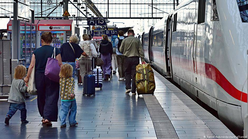 Germany news: Government presents plan for railroad revamp