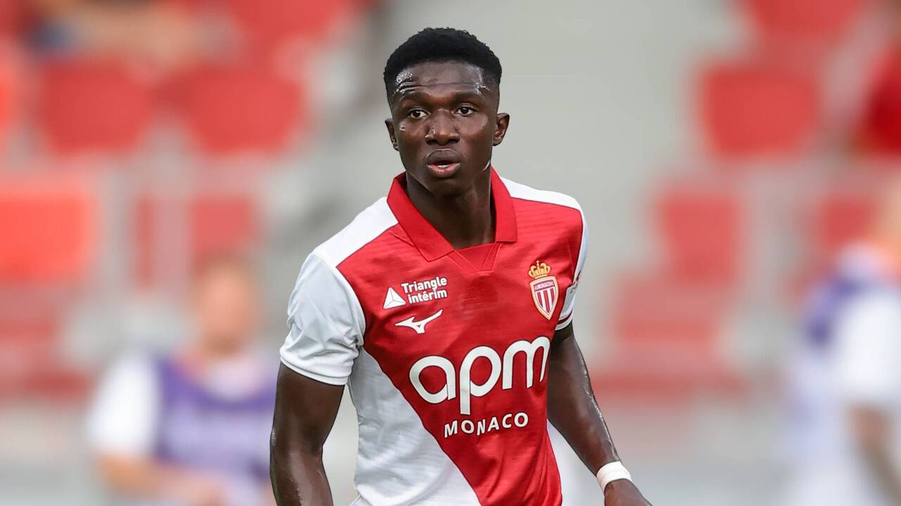 'It's better here!' - Lamine Camara told to snub Chelsea transfer by former Blues flop as Liverpool enter race