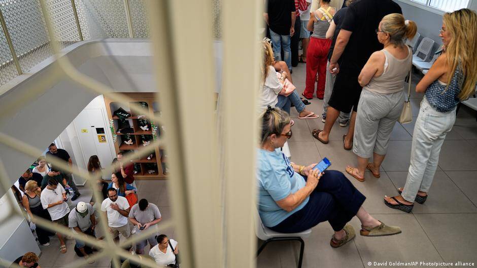 Israel election: Turnout at record levels at halfway stage