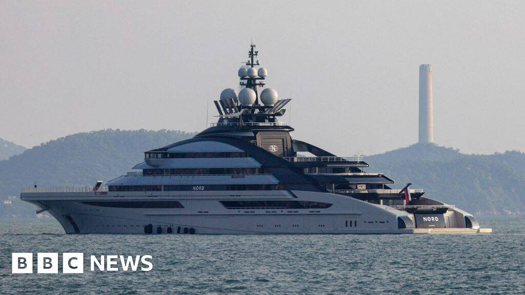 Russian superyacht sails through Strait of Hormuz despite blockade
