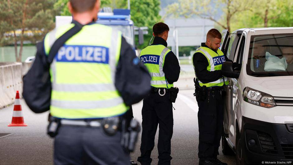 Germany news: Large fall in illegal border entries recorded