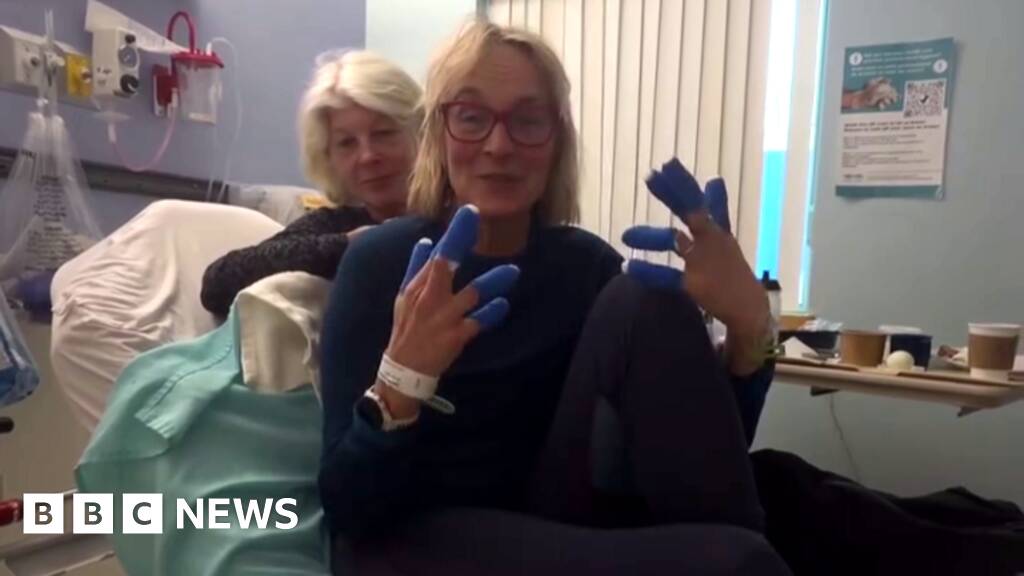 Louise Minchin taken to hospital with frostbite during Artic challenge