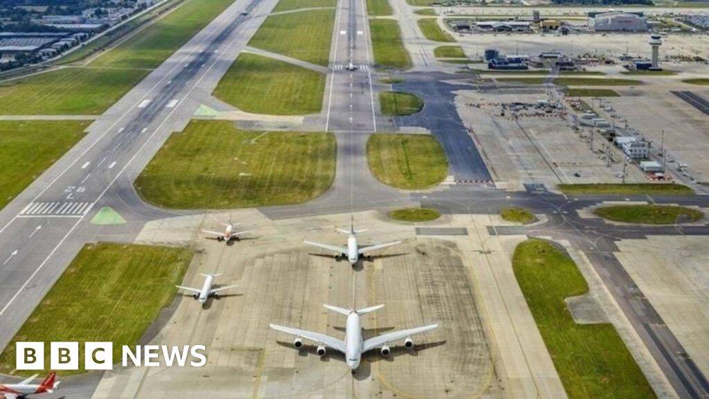 Planes grounded at Gatwick after aircraft stuck on runway