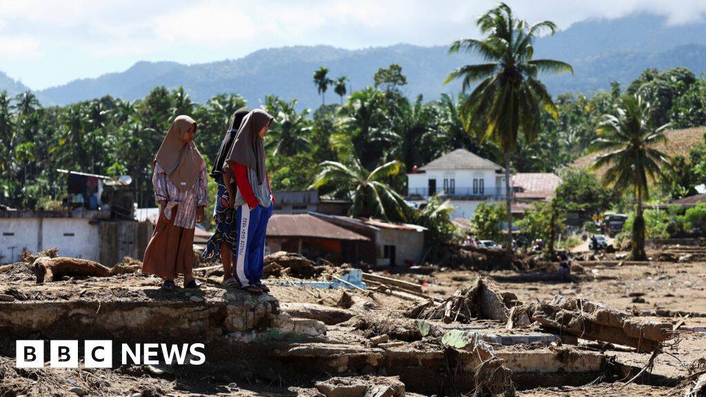 Death toll in Indonesia floods passes 500
