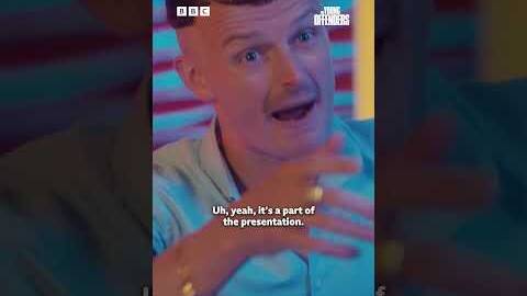 Jock and Conor offer the girls a &rsquo;Kiss from Cork&rsquo; - BBC