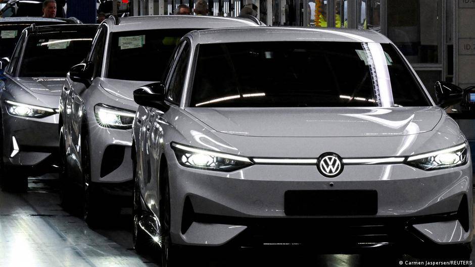 Germany news: Volkswagen posts 3rd quarter losses of nearly &euro;6 bln