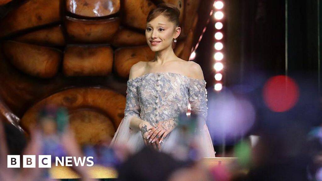 Fans call for arrest of man who grabbed Ariana Grande