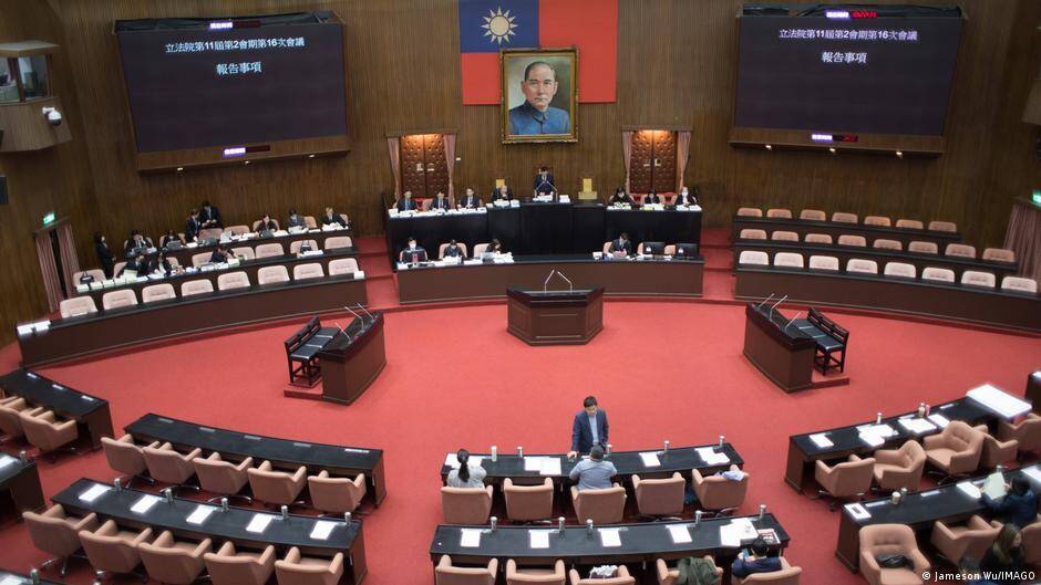 Taiwan parliament approves major arms deal with US