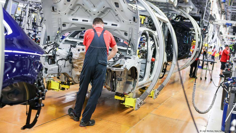 Germany's auto crisis: Will the 35-hour workweek survive?